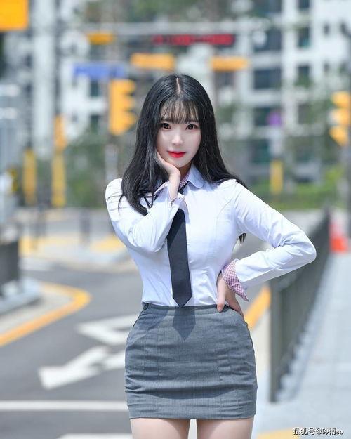 美女校服裸体在线视频